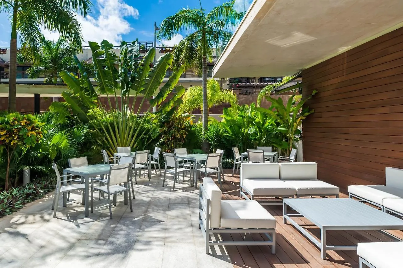 Luxury Condo Oceana, Steps From The Beach, Beach Club, Restaurant And Gym!! Playa del Carmen