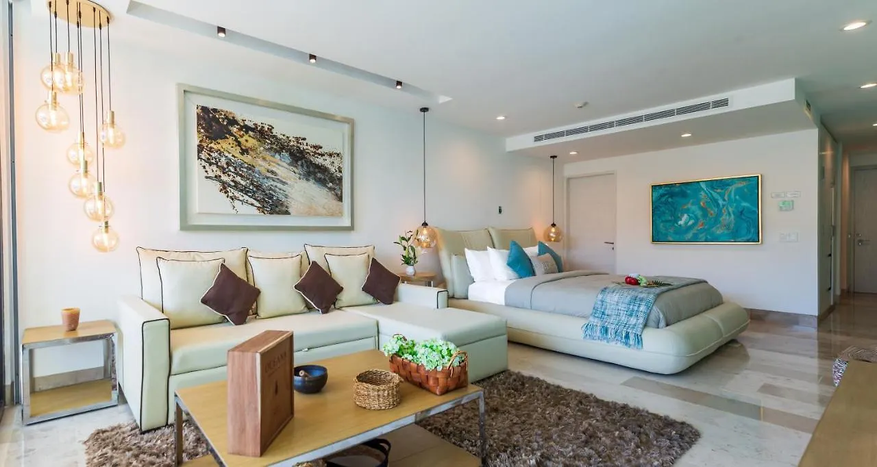 Luxury Condo Oceana, Steps From The Beach, Beach Club, Restaurant And Gym!! Playa del Carmen