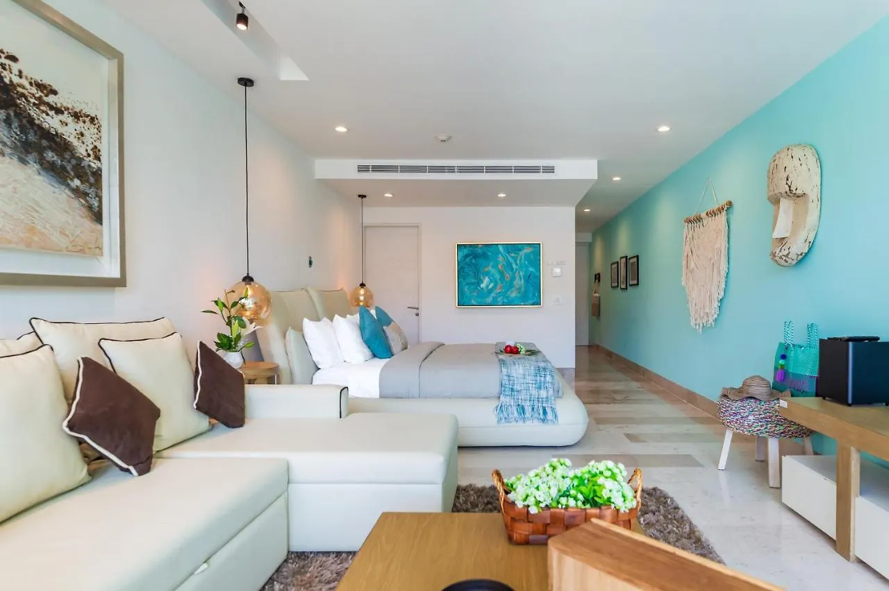 Luxury Condo Oceana, Steps From The Beach, Beach Club, Restaurant And Gym!! Playa del Carmen Apartment